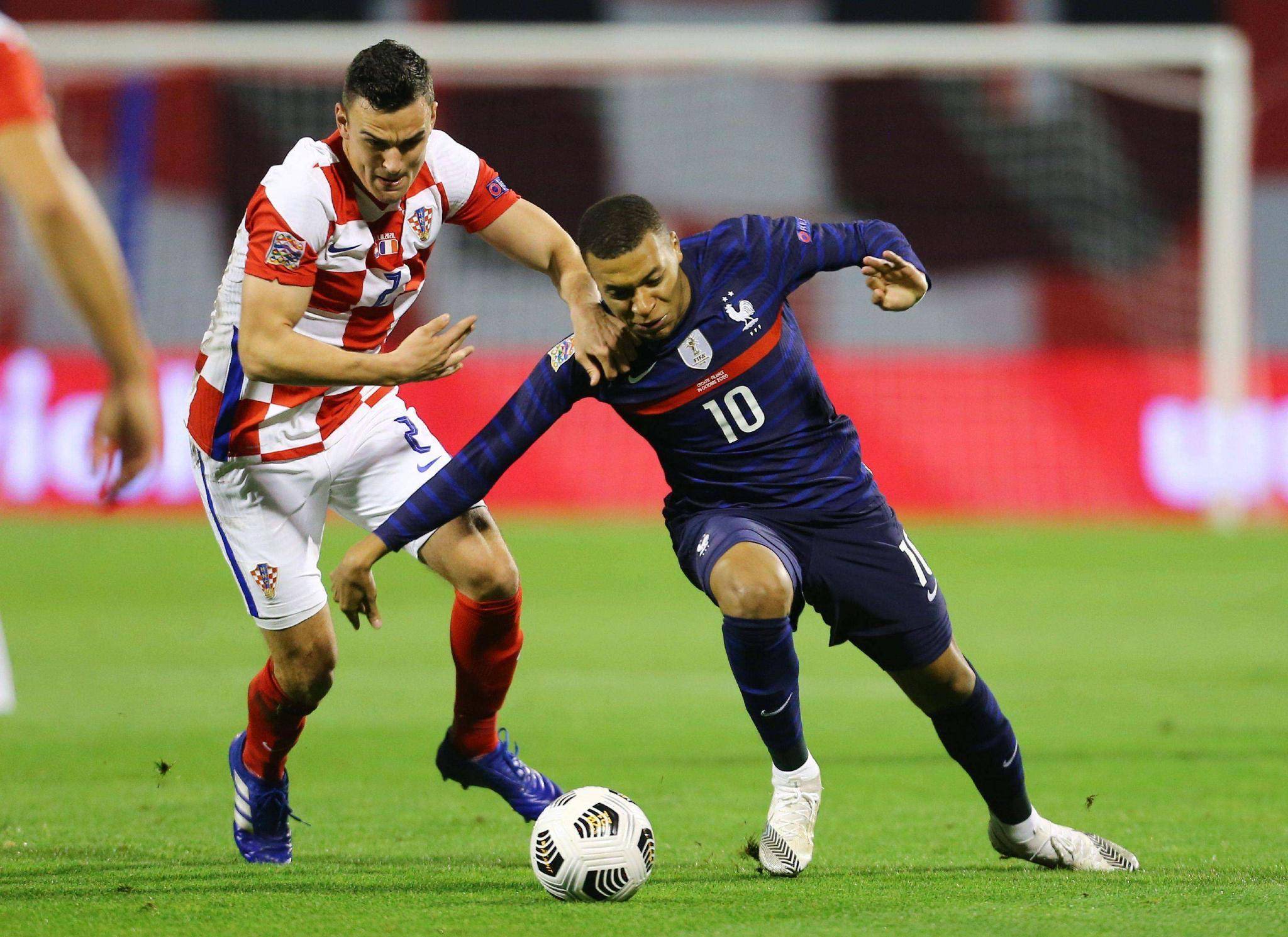 法国队鏖战瑞典队，马龙关键制胜