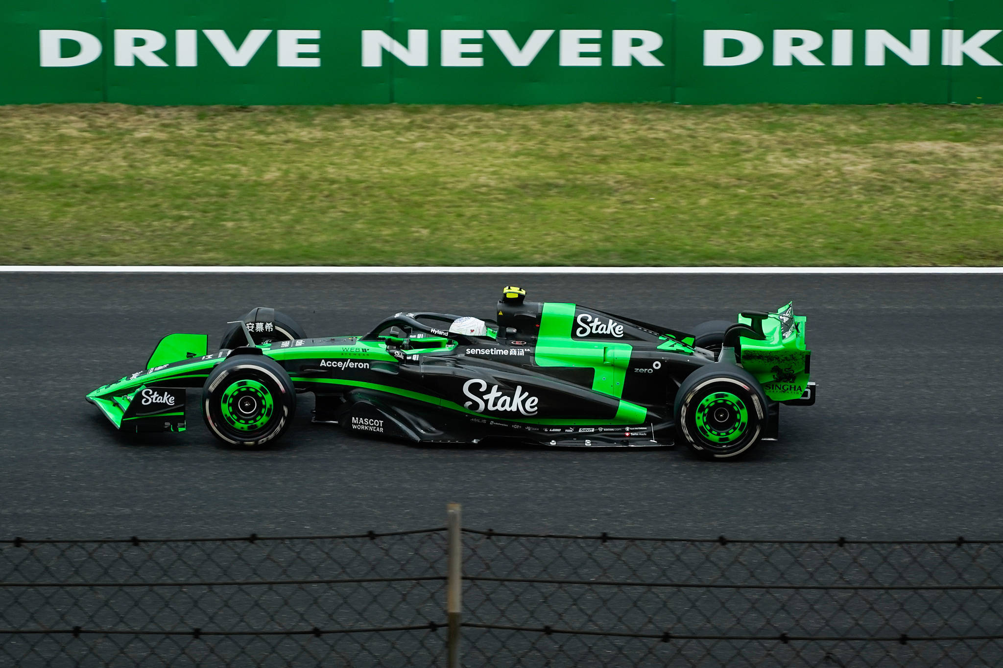 梅赛德斯逆转索伯车队，皮亚斯特里刷新纪录