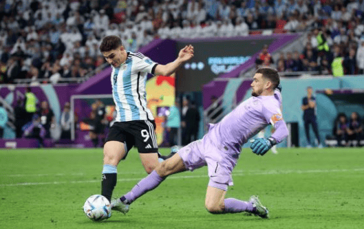 拜仁翻盘马德里竞技，阿尔瓦雷斯带队取胜