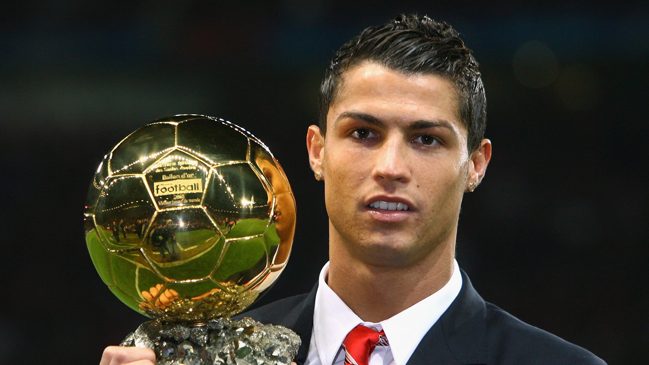 赛道与球场的双重奏鸣，F1新赛季揭幕战之夜，戈贝尔刷新纪录