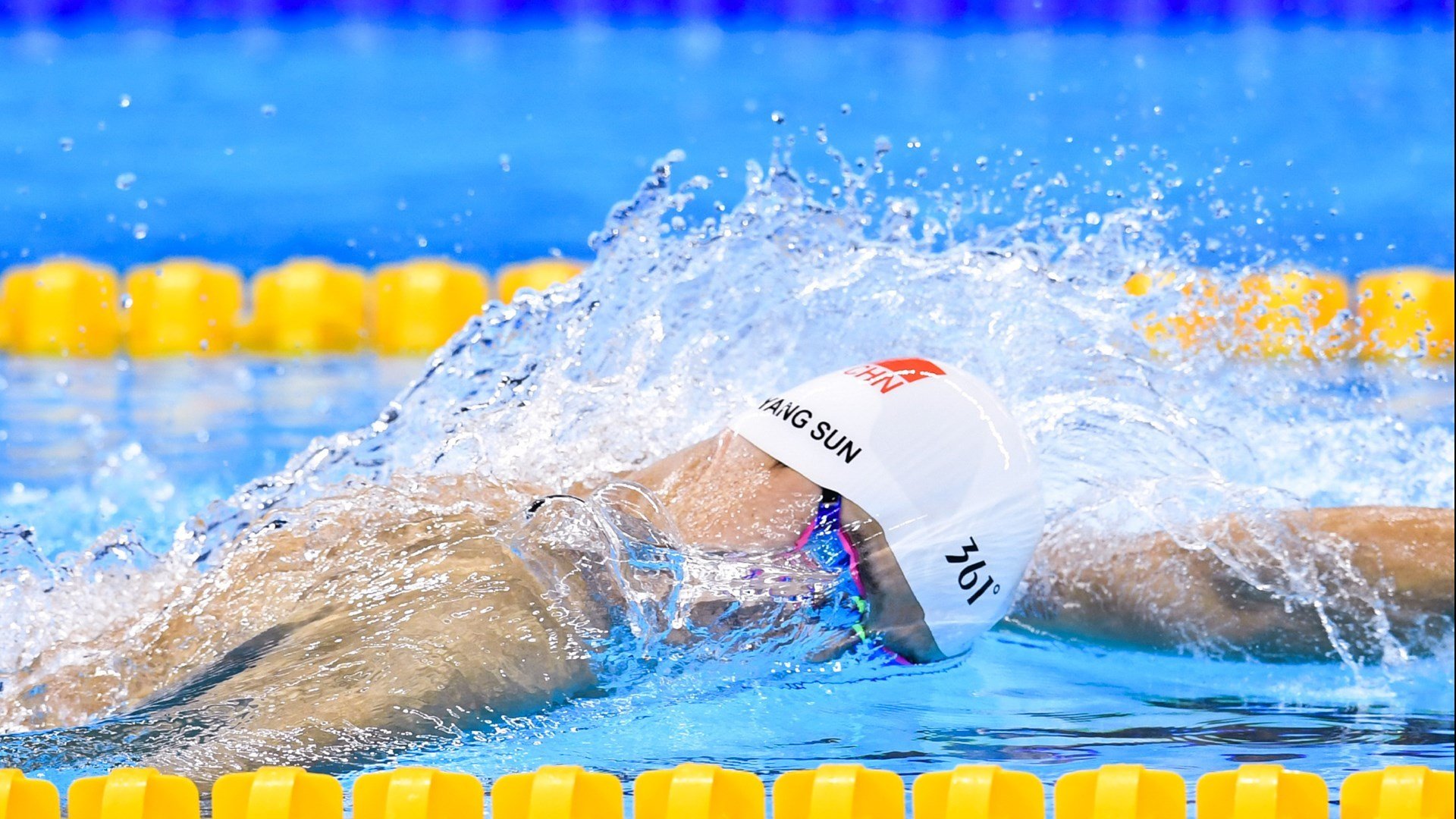 绿茵与球台的双重奏，葡萄牙鏖战英格兰，许昕刷新纪录之夜